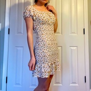 Almost Famous flowery ruched dress